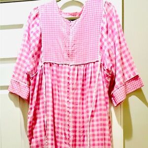 Chic Pink Checkered Women's Robe